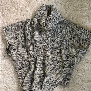 Woman’s spring/fall poncho/Cape